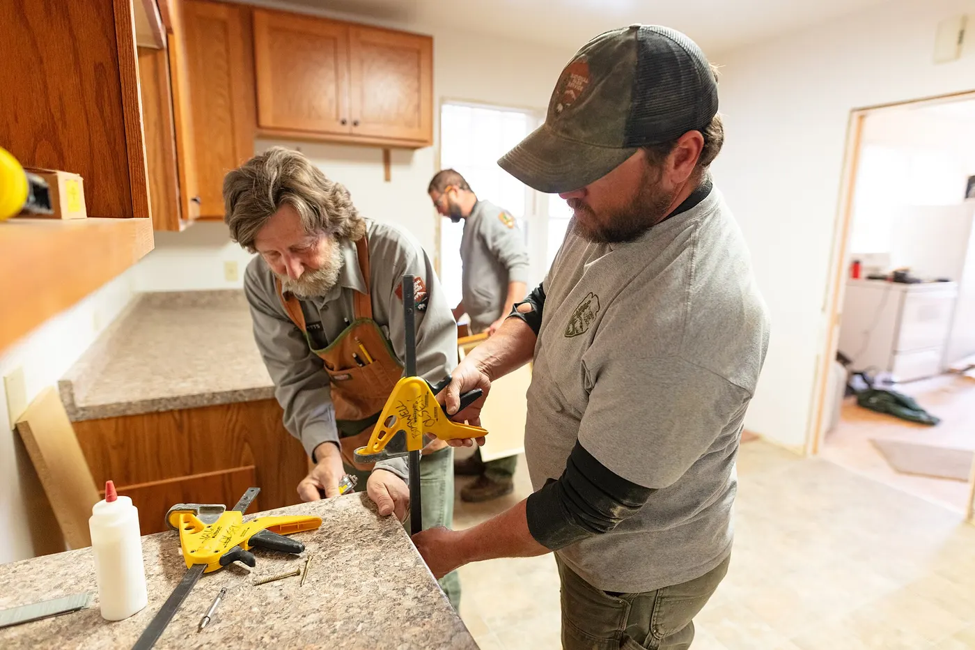 Поверхность плиты: Yellowstone carpentry shop installing countertops in employee housing (47632463041)