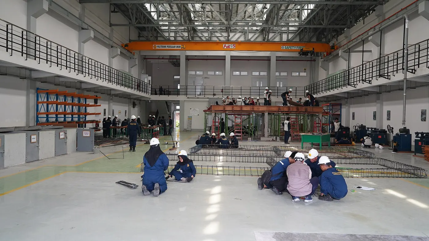 Superficie di lastra: Workshop Batu dan Beton