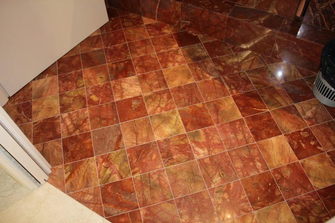 Slab surface in natural stone – Marmi di Carrara