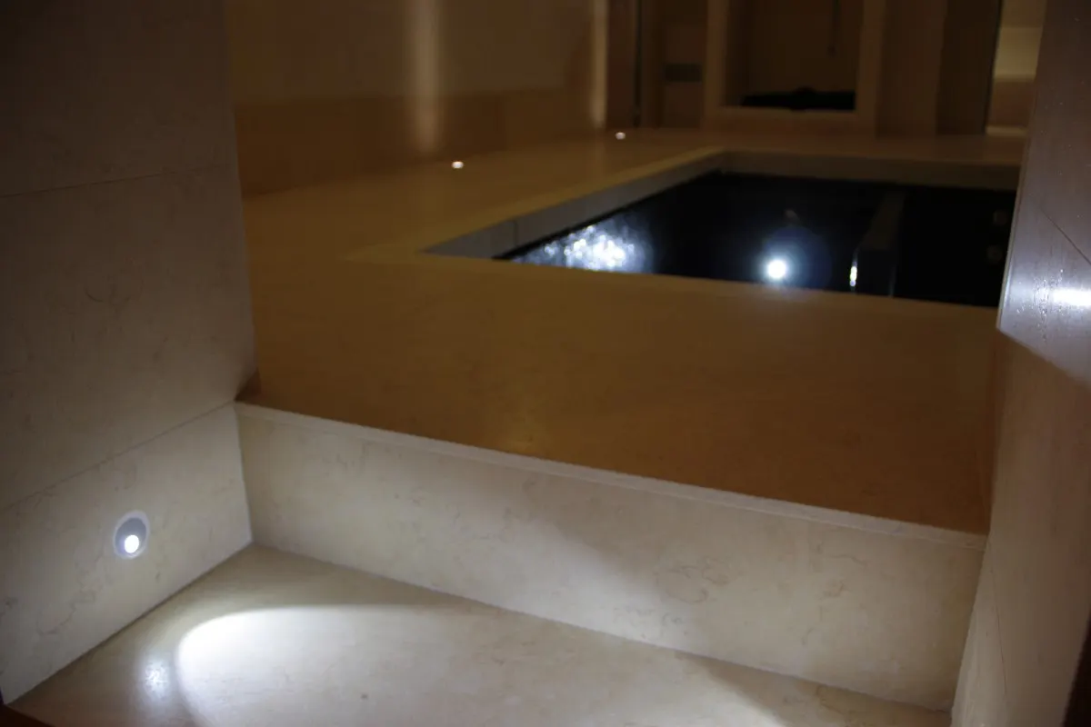 Slab surface in natural stone – Marmi di Carrara