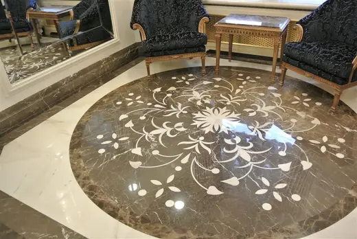 Поверхность плиты из натурального камня – Marmi di Carrara