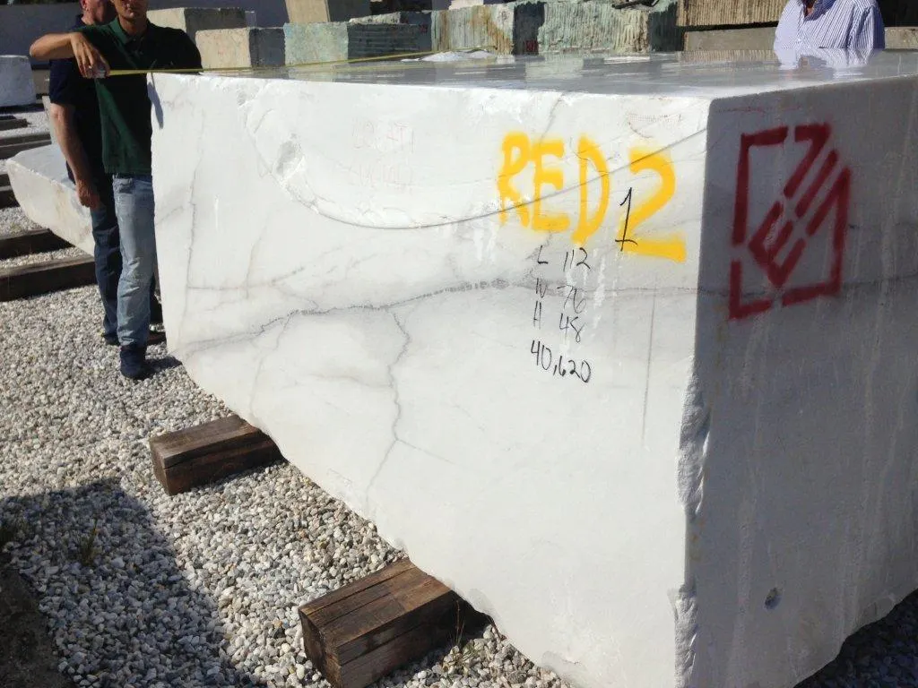 Superficie di lastra in pietra naturale – Marmi di Carrara