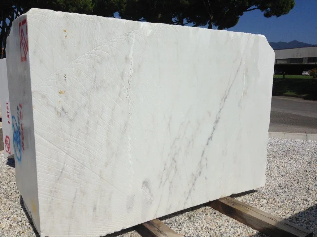 Surface de dalle en pierre naturelle – Marmi di Carrara