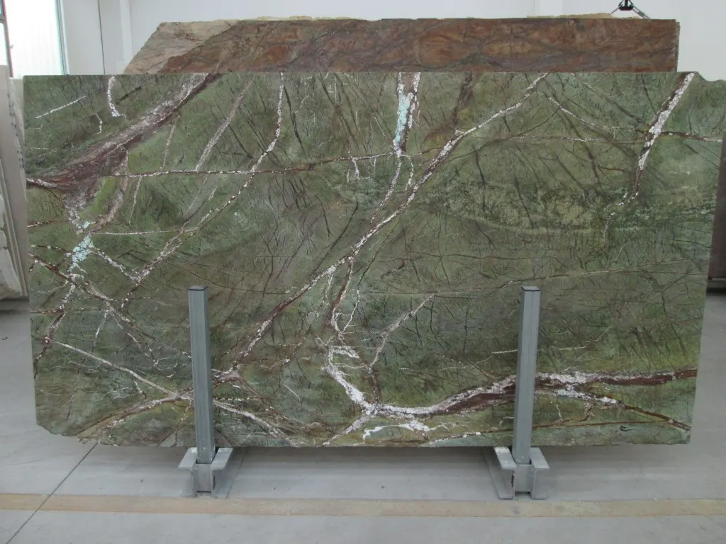 Slab surface in natural stone – Marmi di Carrara