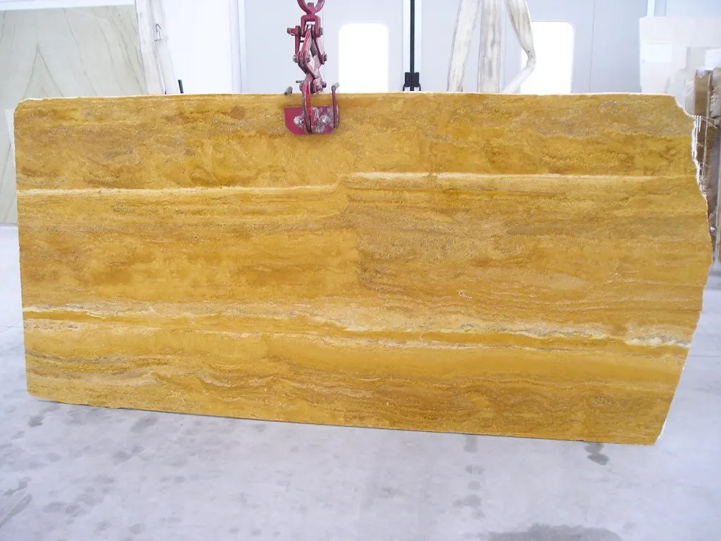 Slab surface in natural stone – Marmi di Carrara