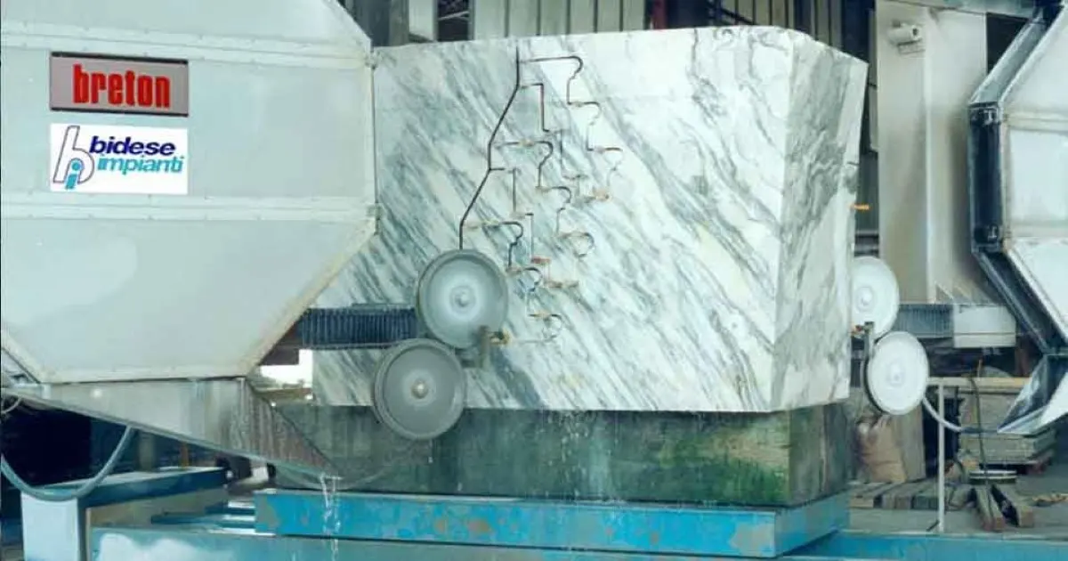 Superficie di lastra in pietra naturale – Marmi di Carrara