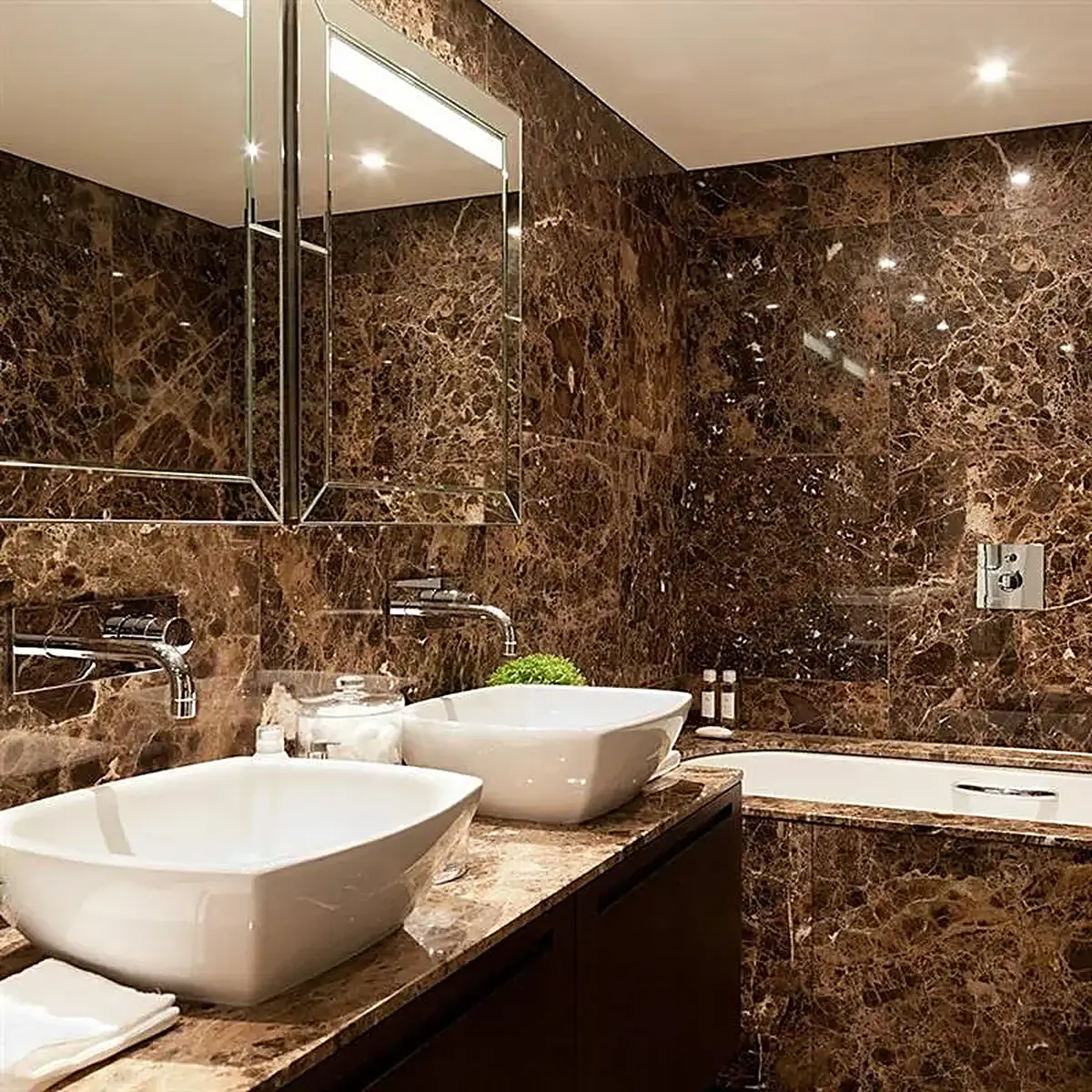 Slab surface in natural stone – Marmi di Carrara