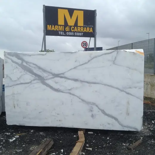 Surface de dalle en pierre naturelle – Marmi di Carrara