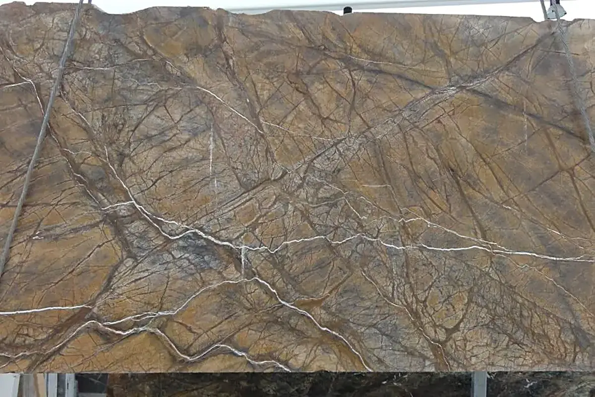 Superficie de losa en piedra natural – Marmi di Carrara