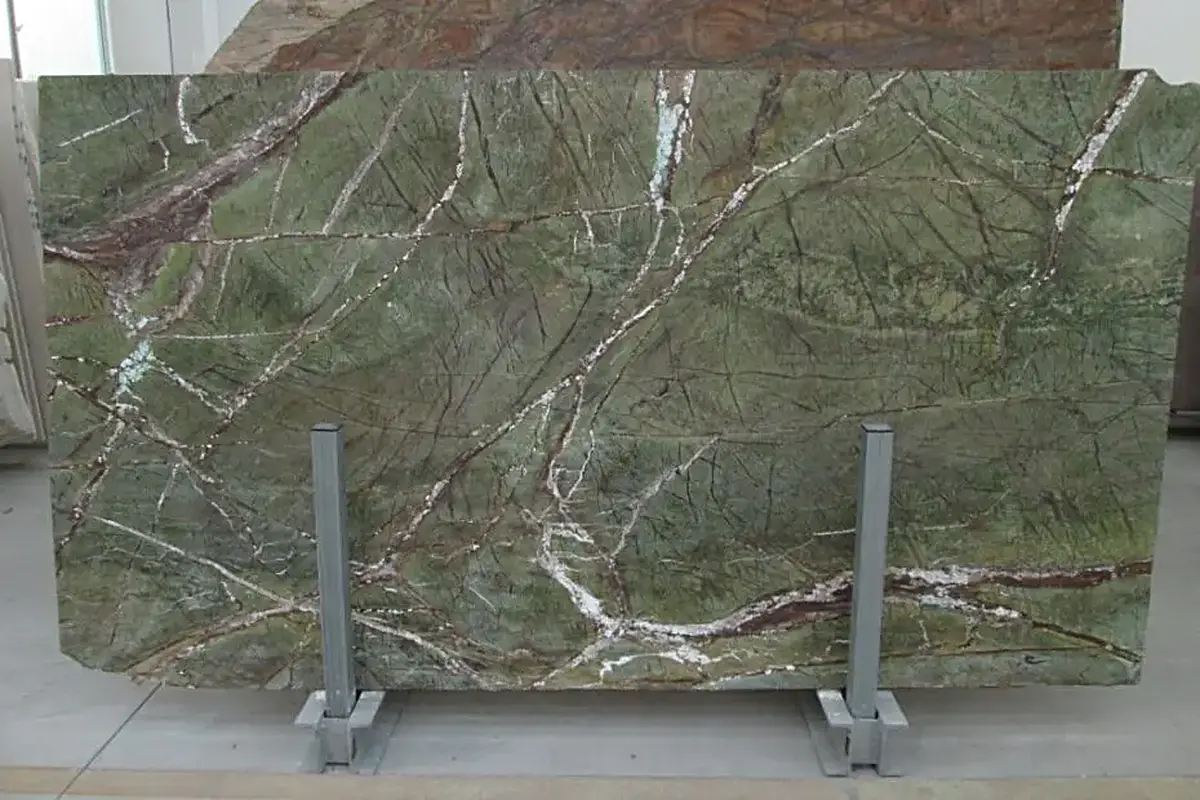 Plattenoberfläche in Naturstein – Marmi di Carrara