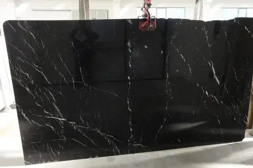 Surface de dalle en pierre naturelle – Marmi di Carrara