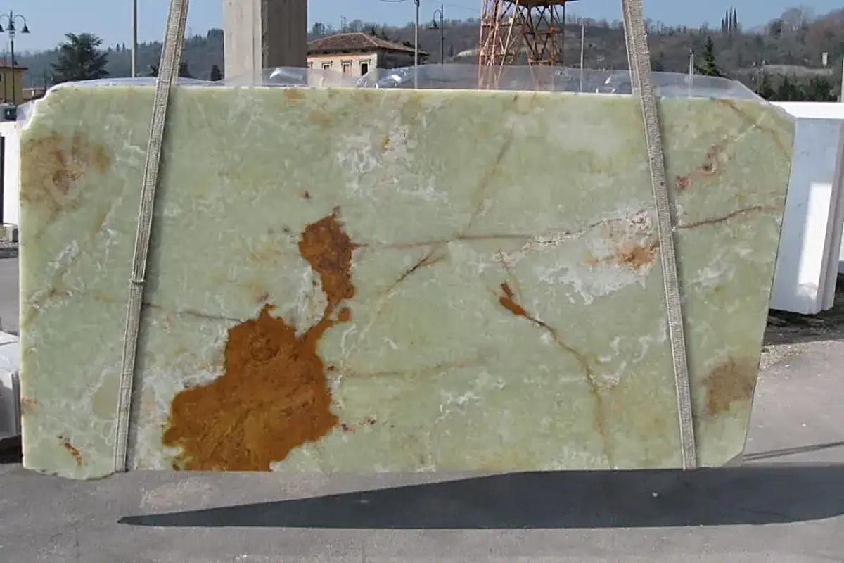 Superficie de losa en piedra natural – Marmi di Carrara