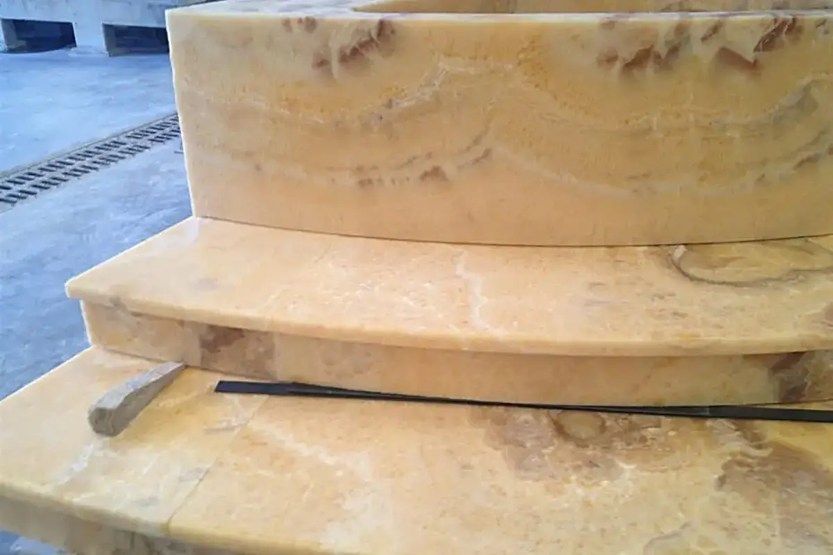 Surface de dalle en pierre naturelle – Marmi di Carrara