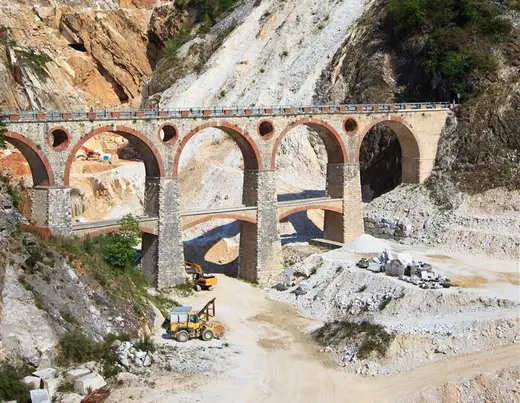 Superficie di lastra in pietra naturale – Marmi di Carrara