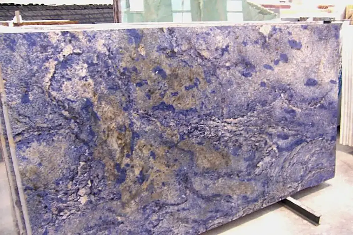 Slab surface in natural stone – Marmi di Carrara