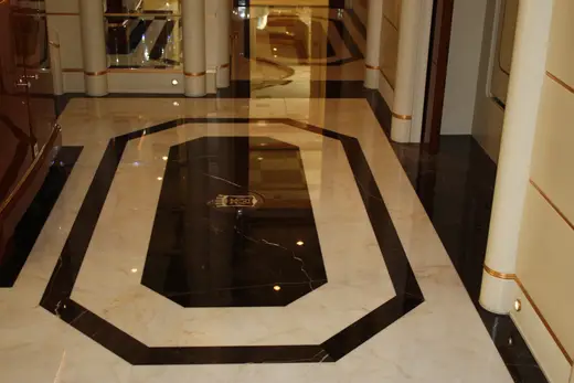 Slab surface in natural stone – Marmi di Carrara