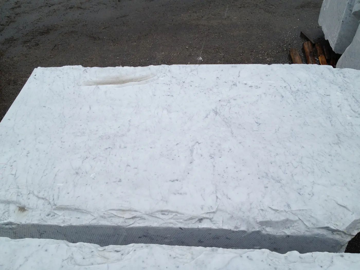Slab surface in natural stone – Marmi di Carrara