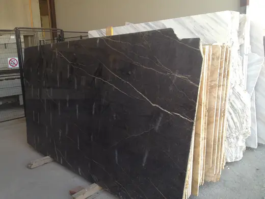 Superficie de losa en piedra natural – Marmi di Carrara