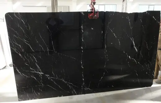 Superficie de losa en piedra natural – Marmi di Carrara