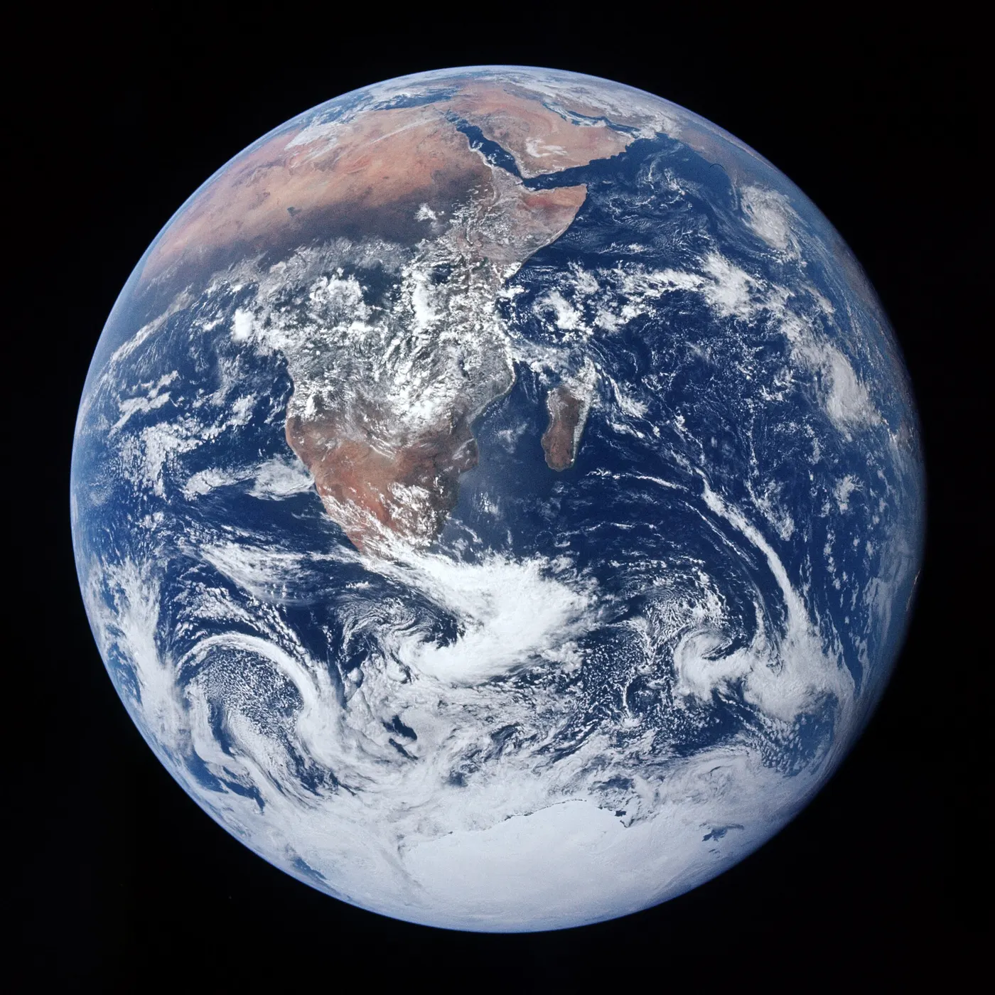 Superficie di lastra: The Blue Marble, AS17-148-22727