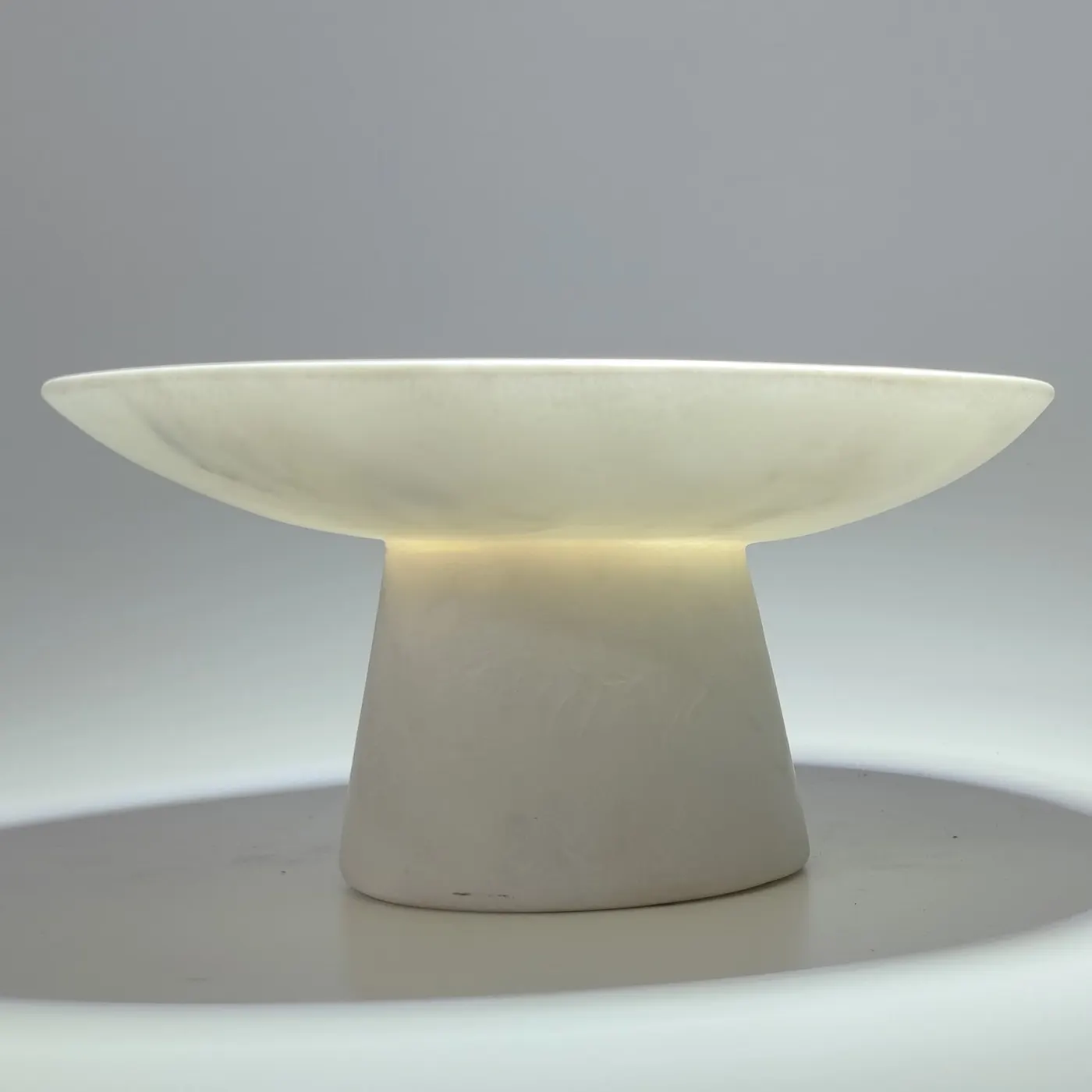 Surface de dalle: Carrara marble collared bowl