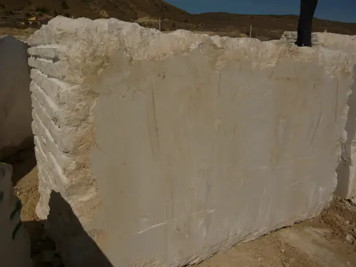 Superficie de losa en piedra natural – Marmi di Carrara