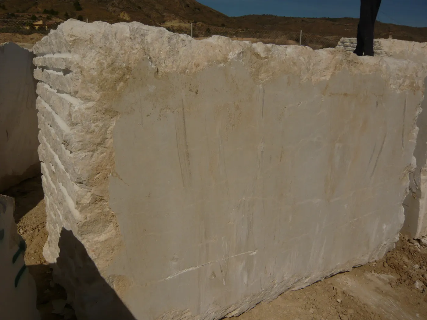 Slab surface in natural stone – Marmi di Carrara