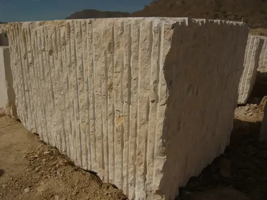 Superficie de losa en piedra natural – Marmi di Carrara