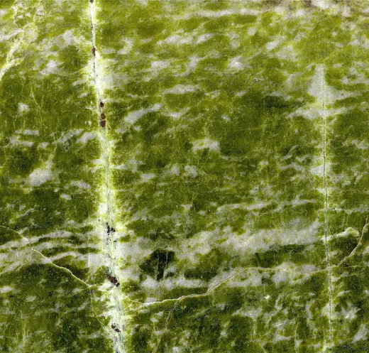 Superficie de losa: Irish Green Marble (Connemara Marble Formation, Neoproterozoic; Ordovician metamorphism; G