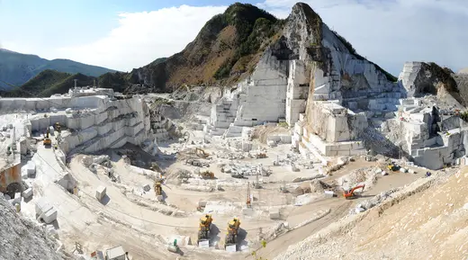 Superficie de losa en piedra natural – Marmi di Carrara