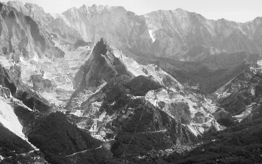 Superficie de losa en piedra natural – Marmi di Carrara