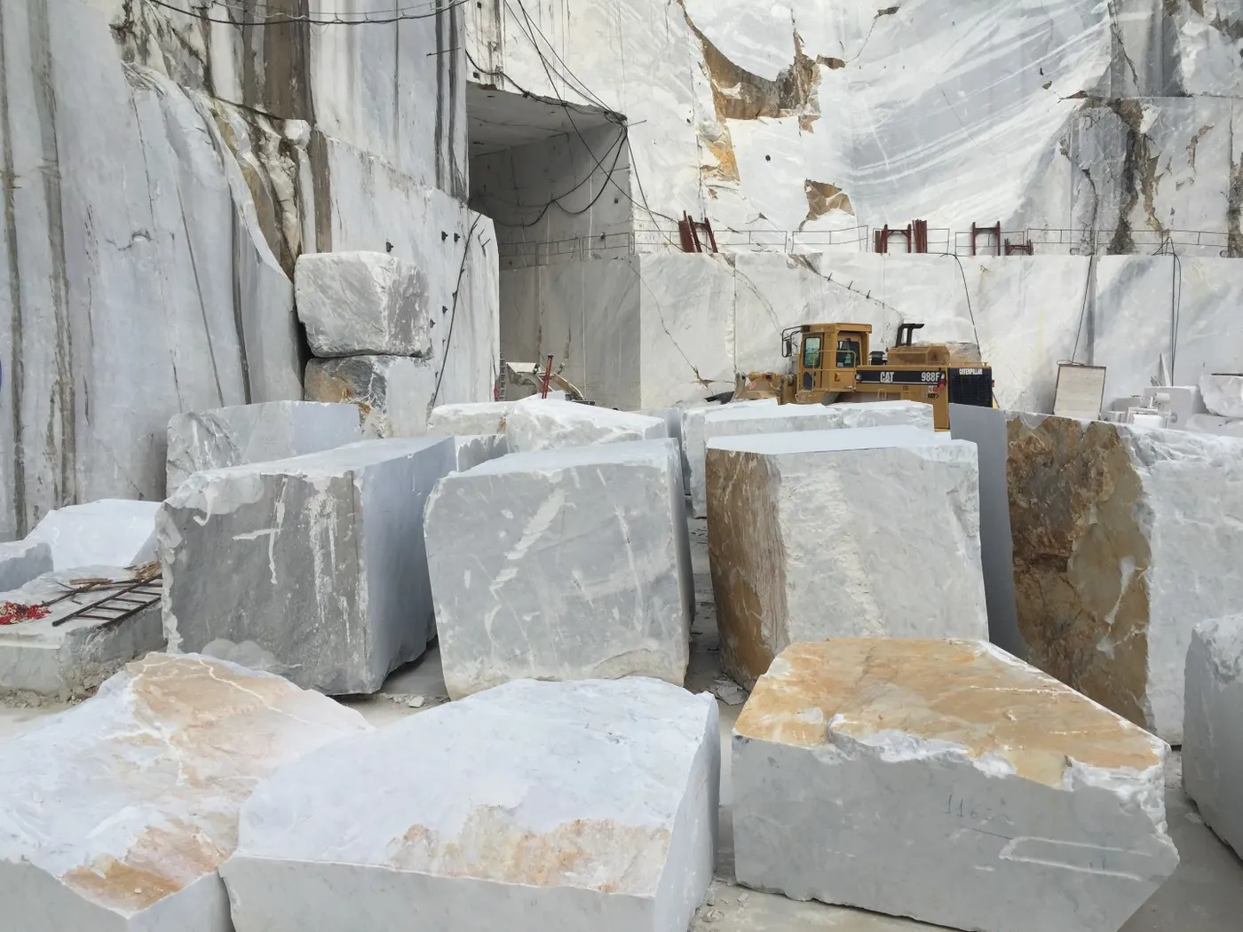 Superficie de losa en piedra natural – Marmi di Carrara