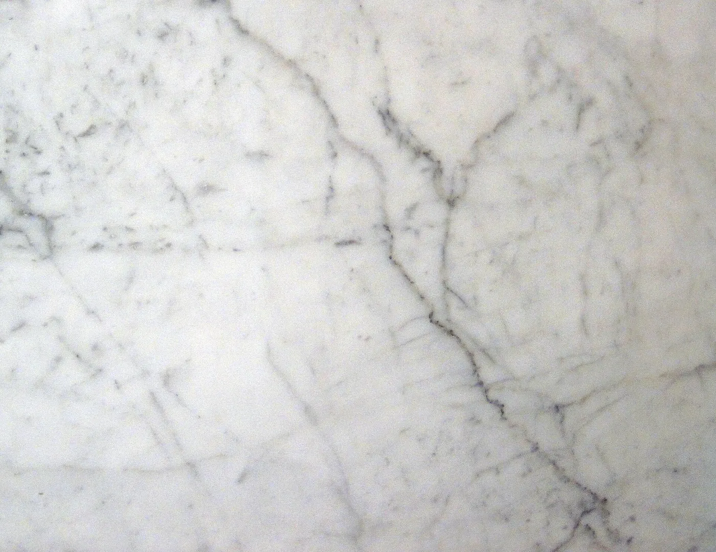 Plattenoberfläche: Statuarietto White Marble (Apuan Marble Formation, Tertiary metamorphism of Jurassic limes