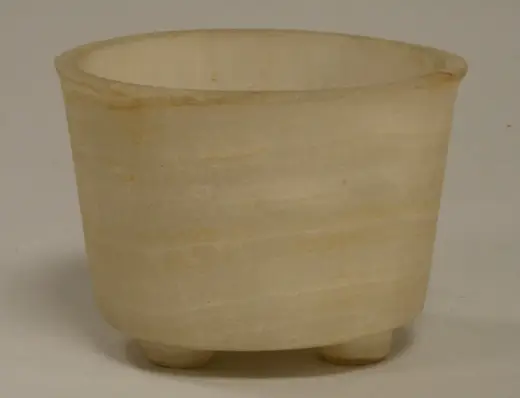Superficie di lastra: Onyx Tripod Vessel MET 1979.206.363