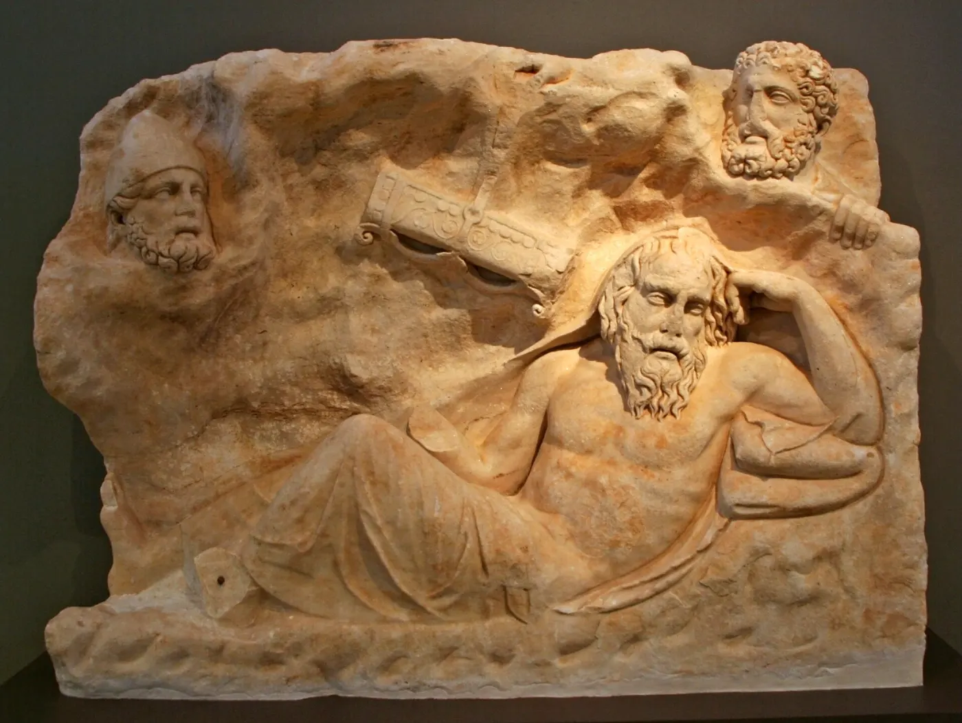 Superficie de losa: Brauron - Marble slab with the Recall of Philoctetes