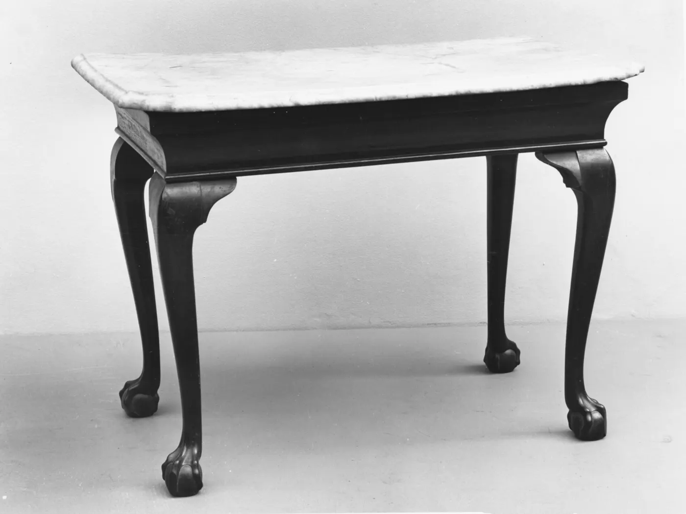 Поверхность плиты: Marble-slab table MET 120105