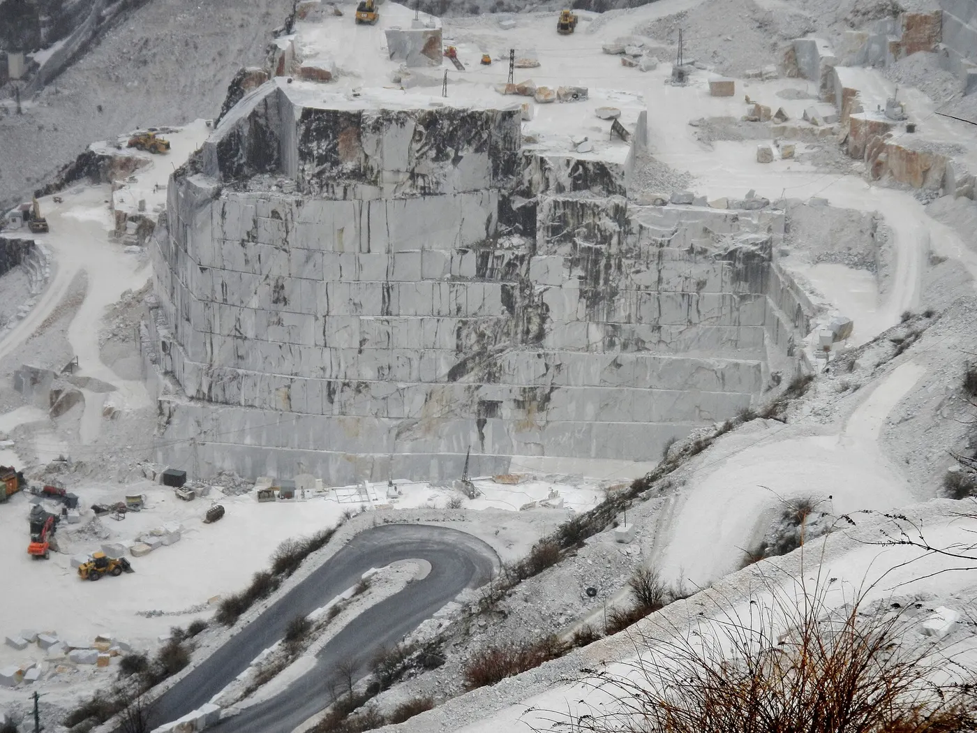 Superficie di lastra: Carrara Marmor - Il marmo di Carrara - panoramio (2)