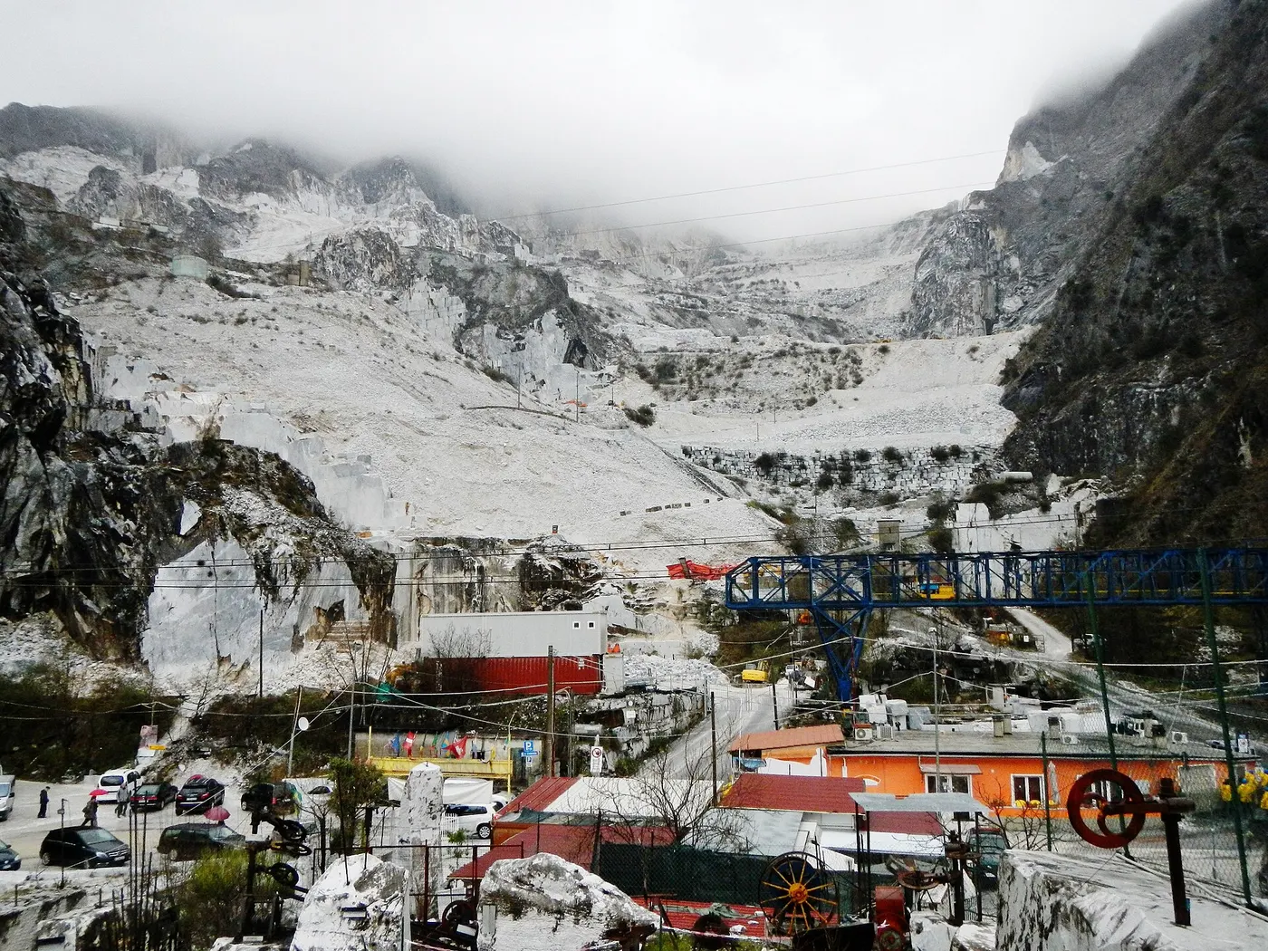 Superficie di lastra: Carrara Marmor - Il marmo di Carrara - panoramio (6)