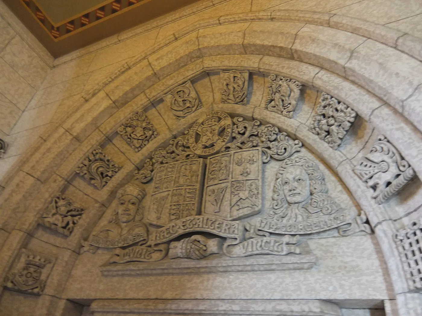 Поверхность плиты: Gorgeous marble lintel (20563496500)