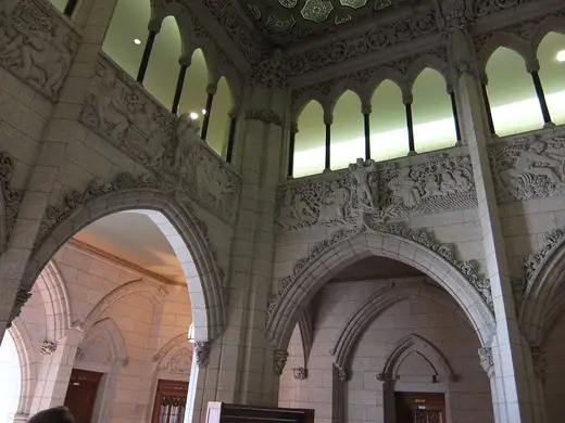 Superficie di lastra: Stately marble arches inside the Parliament Building (20564761269)