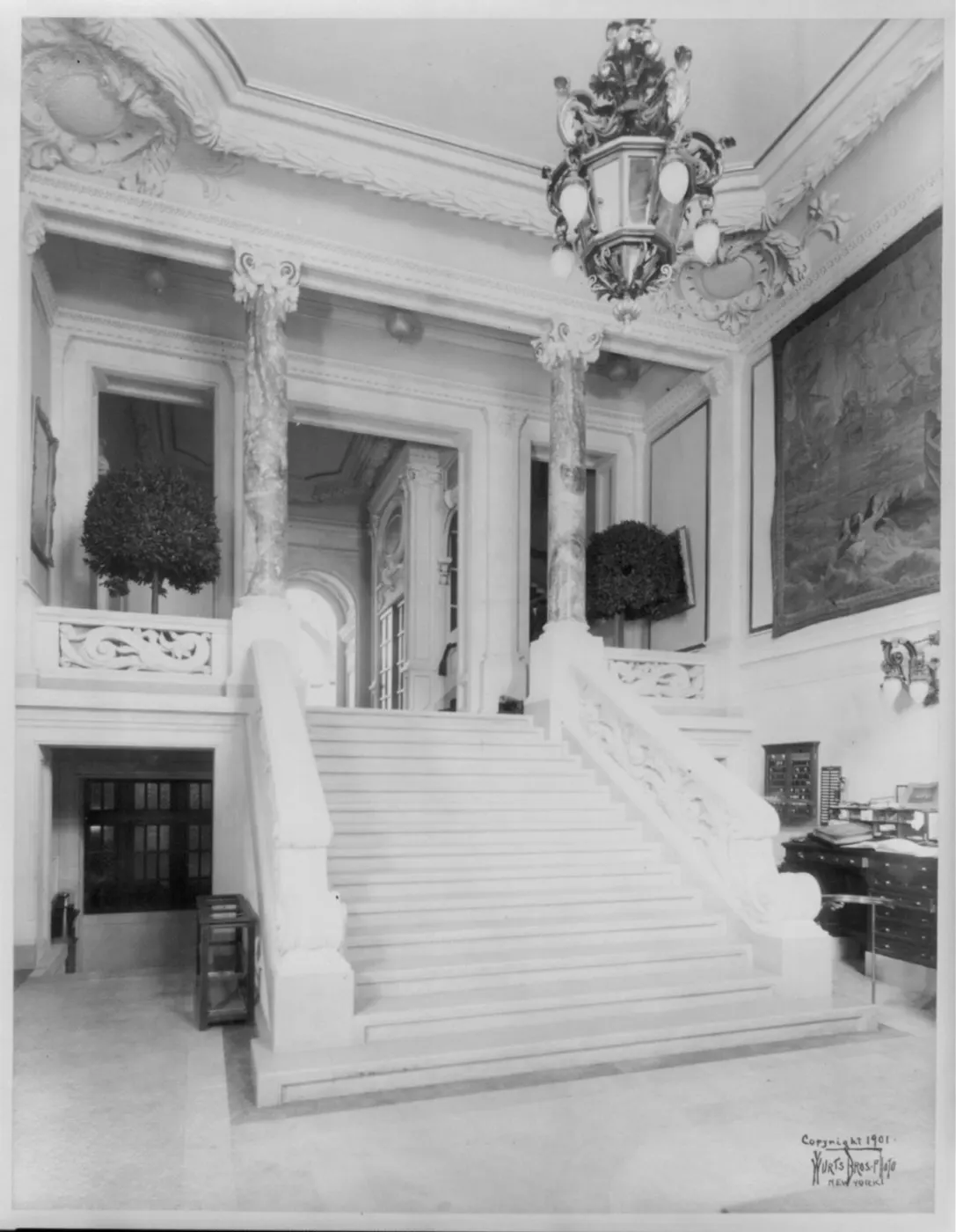 Escalera: New York Yacht Club- (Main hallway with marble staircase) LCCN2003662073