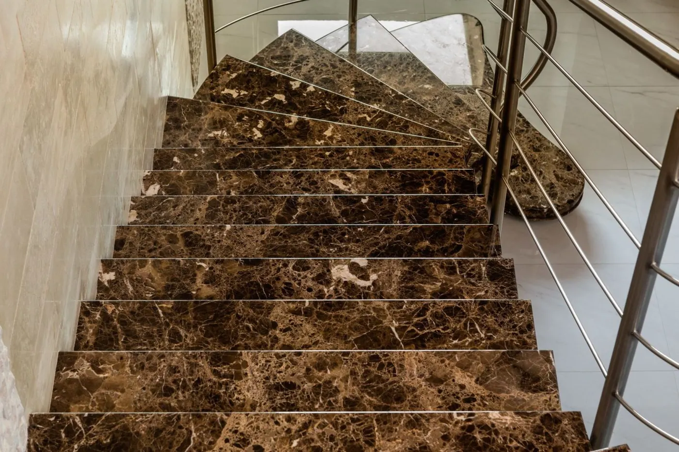 Escalier en pierre naturelle – Marmi di Carrara