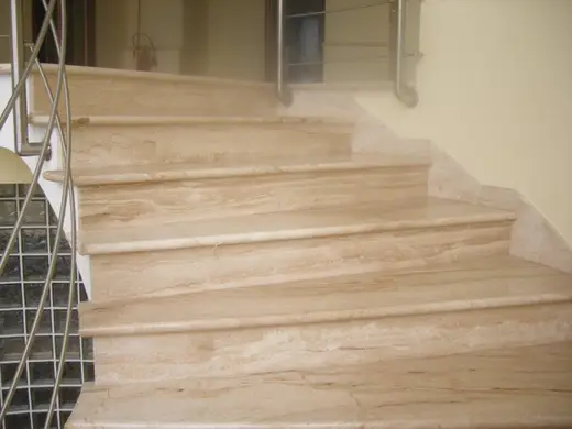 Scala in pietra naturale – Marmi di Carrara