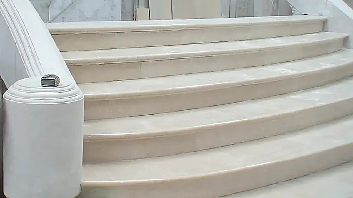 Staircase in natural stone – Marmi di Carrara