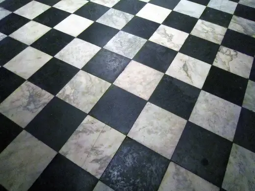 Плитка: Black and white marble tile in the southeast gallery (5396530982)