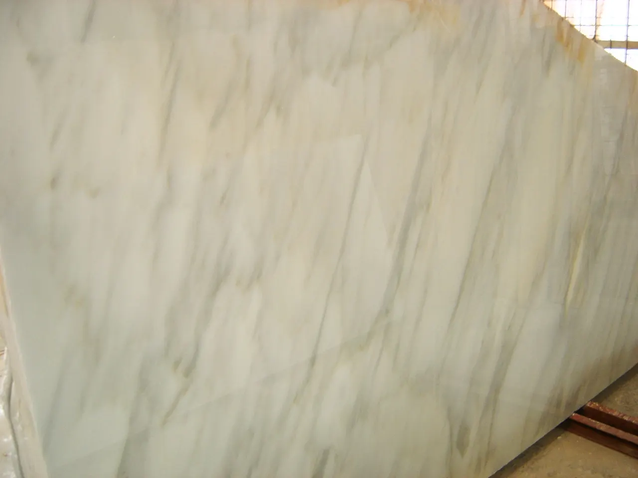 Moulures et plinthes en pierre naturelle – Marmi di Carrara