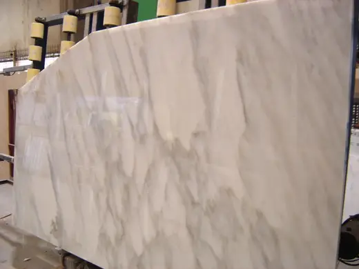 Moulures et plinthes en pierre naturelle – Marmi di Carrara