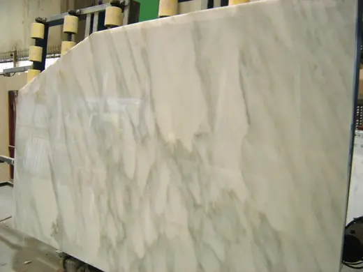 Moulures et plinthes en pierre naturelle – Marmi di Carrara