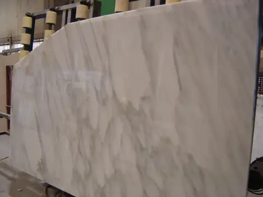 Moulures et plinthes en pierre naturelle – Marmi di Carrara