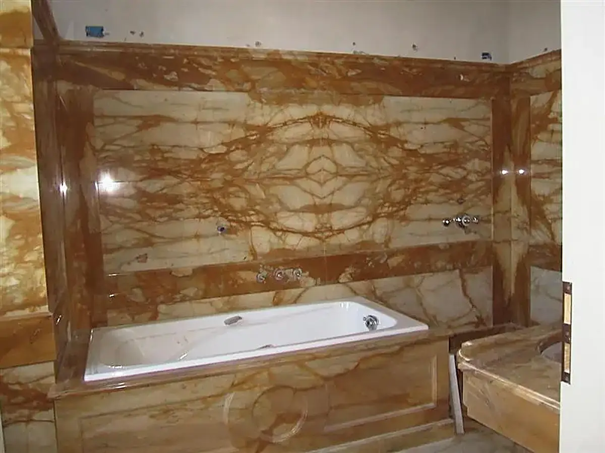 Wall cladding in natural stone – Marmi di Carrara